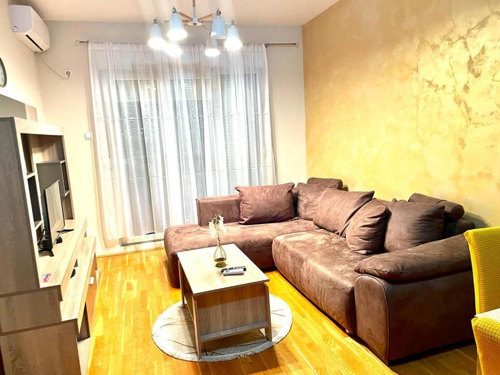 Naki Apartmani Podgorica Værelse billede